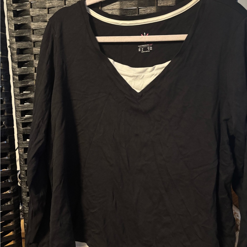 Isaac Mizrahi Black and White V-Neck Long Sleeve Top